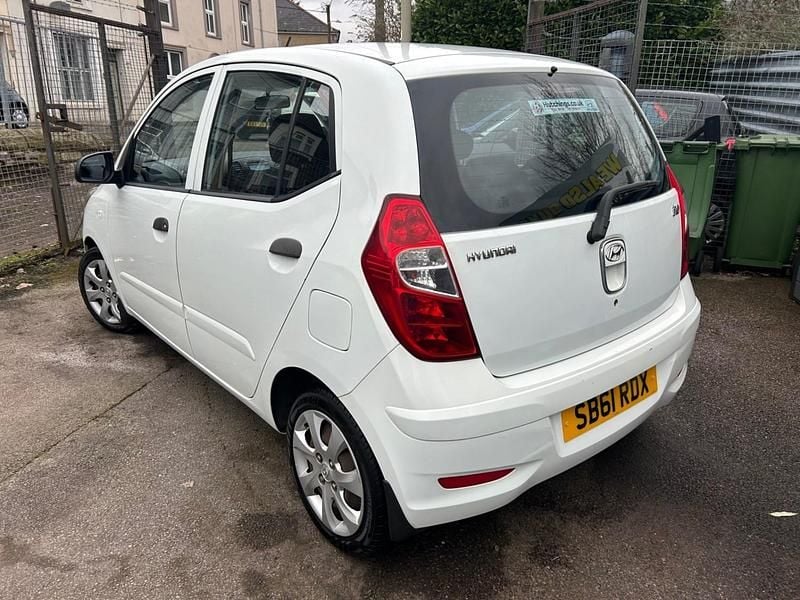 Used Hyundai i10 Classic 85 HP (62 kW) 2011 White Hatchback