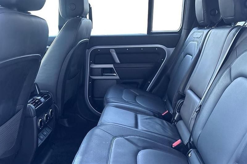 Usado Land Rover Defender HSE Dynamic 300 HP (220 kW) 2024 Prateado Carrinha