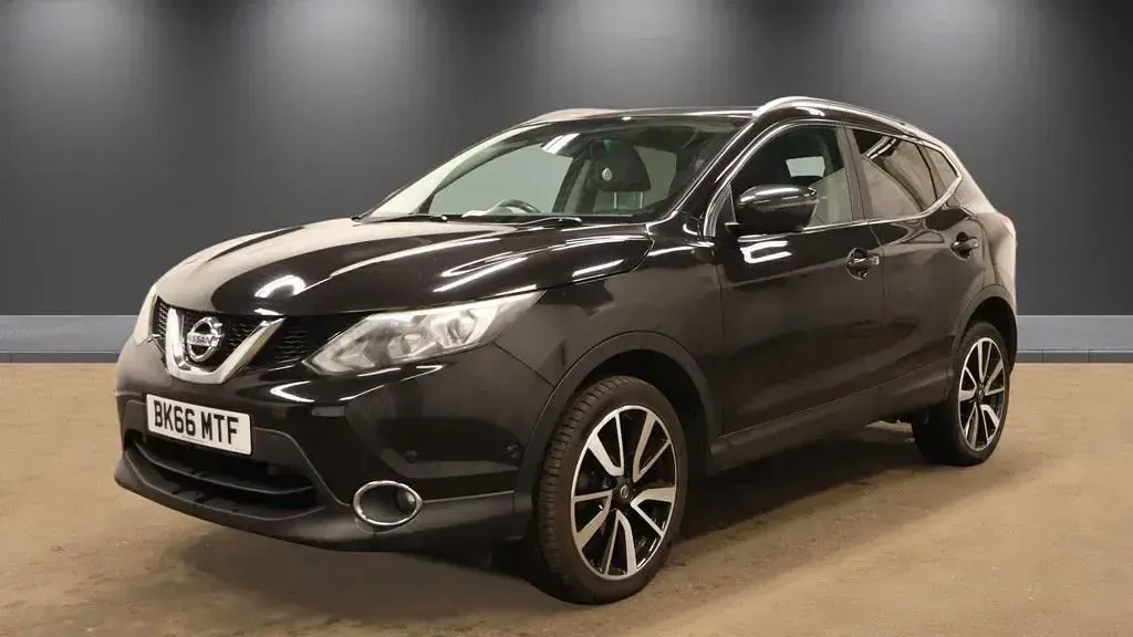 Used Nissan Qashqai Tekna 163 HP (119 kW) 2016 Black SUV