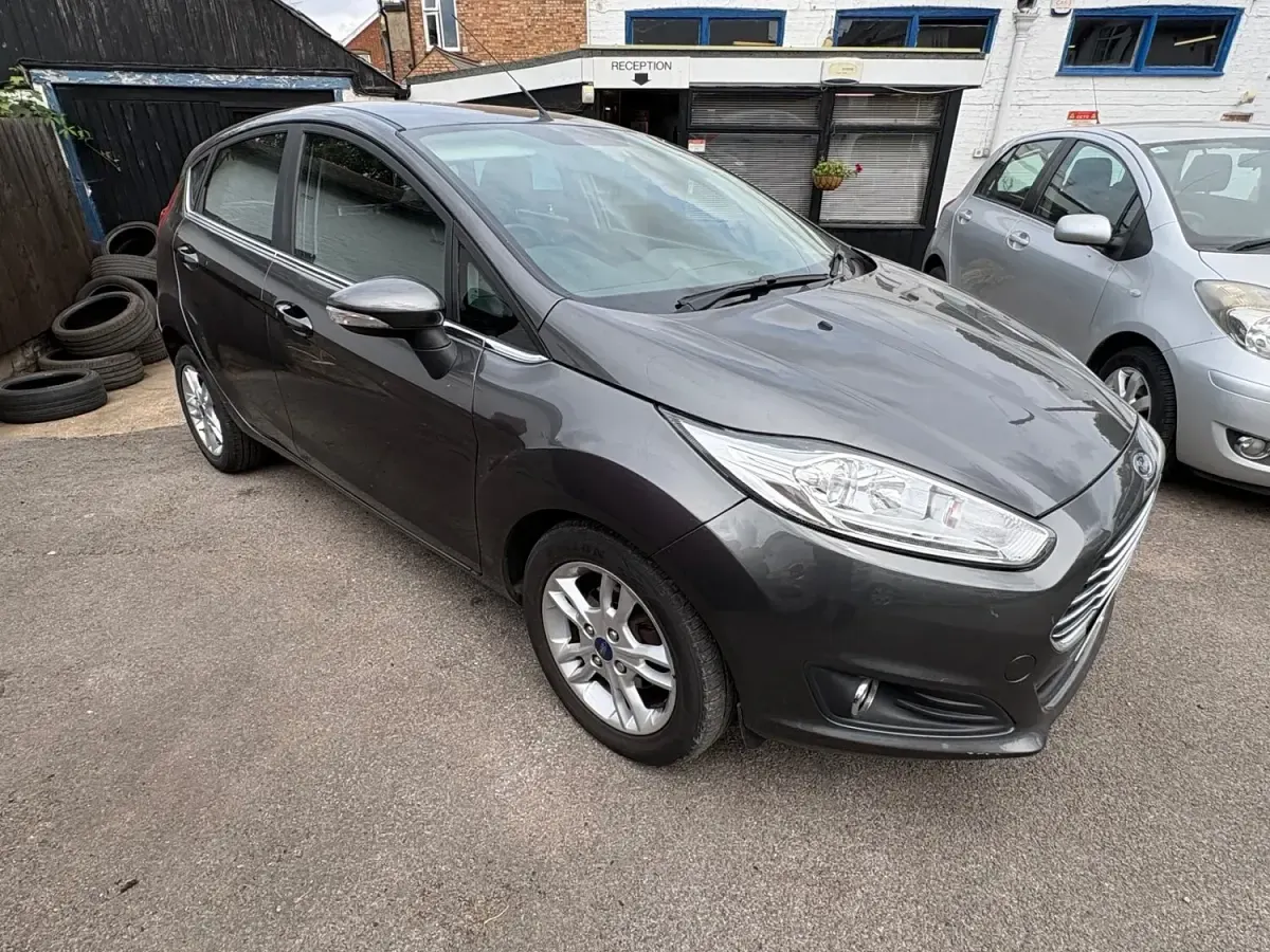 Used Ford Fiesta Zetec 82 HP (60 kW) 2015 Grey Hatchback