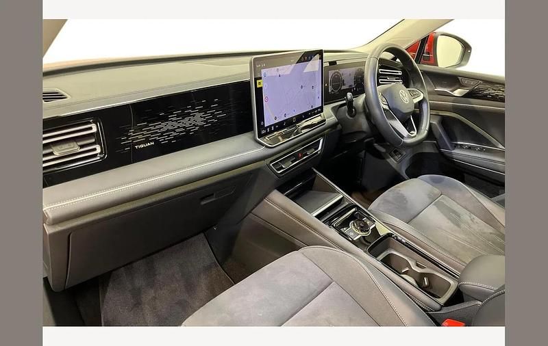 Used VW Tiguan Edition 150 HP (110 kW) 2024 Red SUV