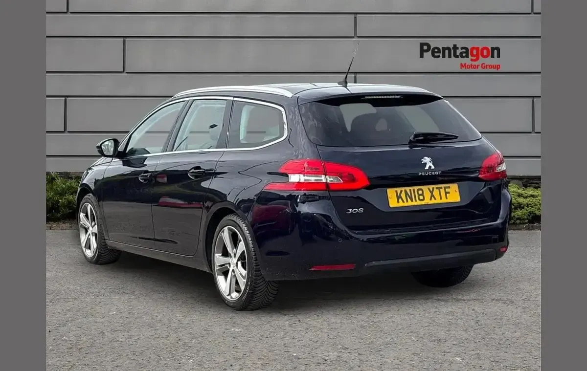 Używany Peugeot 308 Allure 130 KM (95 kW) 2018 Niebieski Kombi