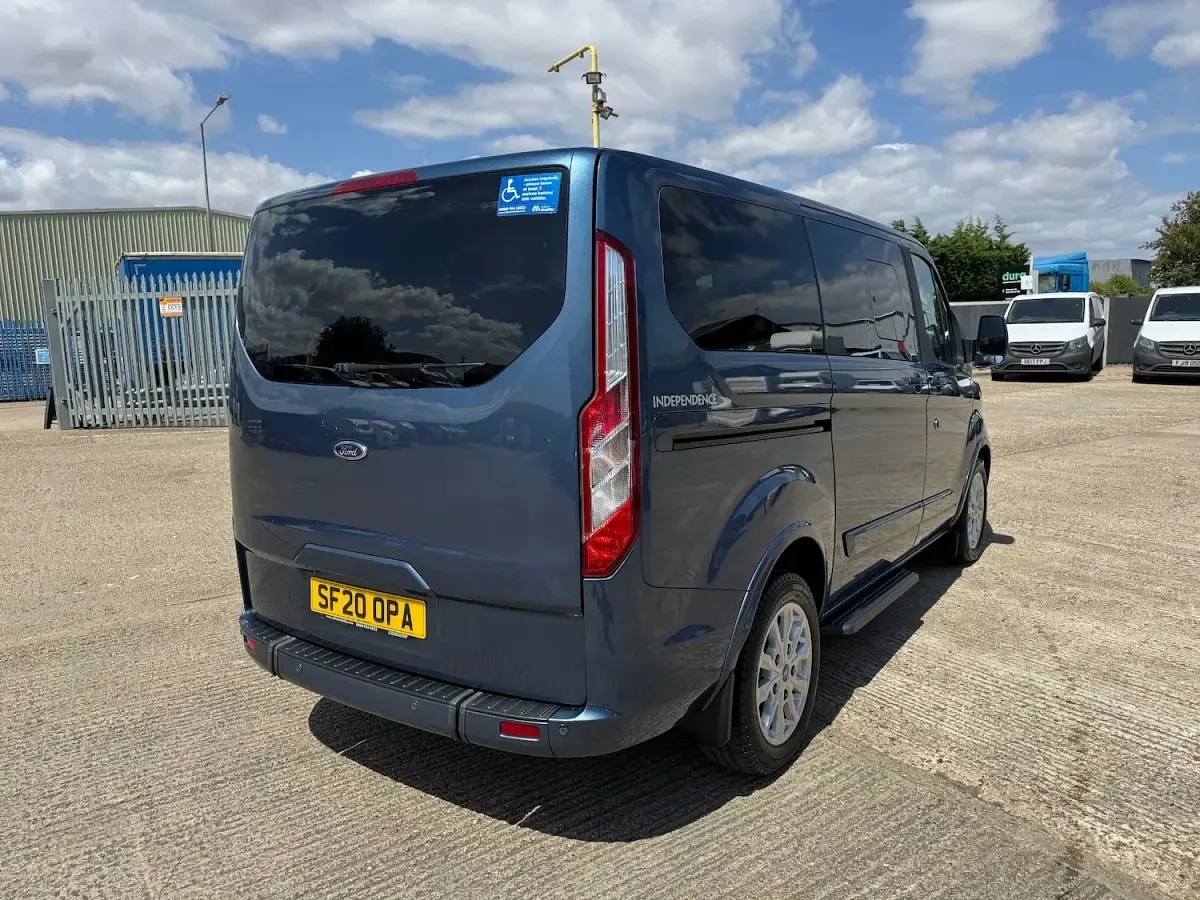 Used Ford Tourneo Custom Titanium 130 HP (95 kW) 2020 Blue Van