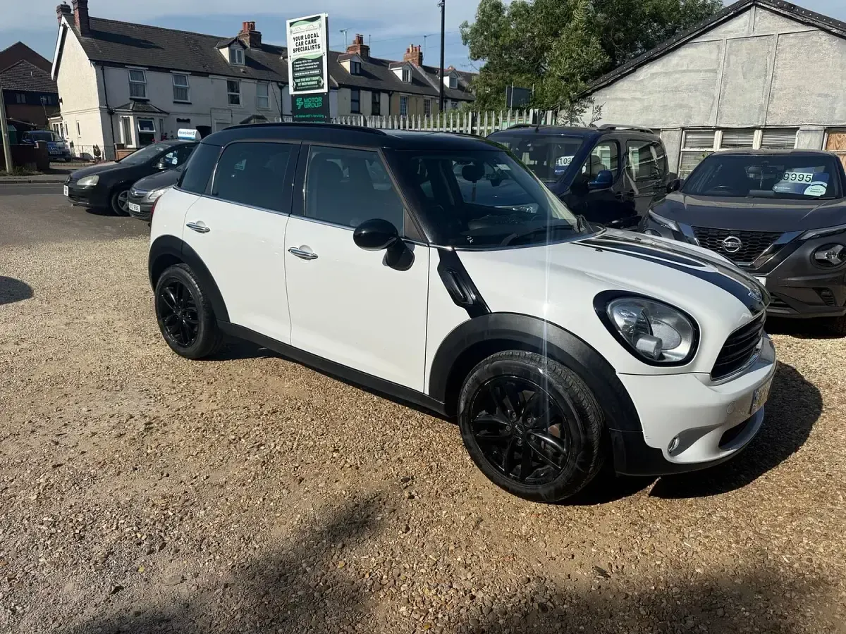 Used Mini Cooper D 2015 White Hatchback