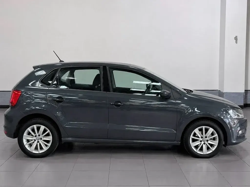 Used VW Polo SE 90 HP (66 kW) 2015 Grey Hatchback