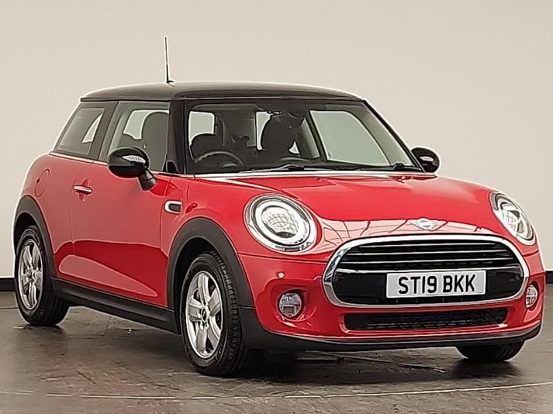 Used Mini Cooper Classic 136 HP (100 kW) 2019 Red Hatchback