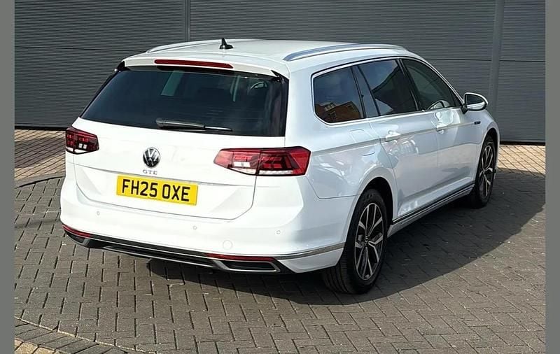 New VW Passat GTE 218 HP (160 kW) 2025 White Estate