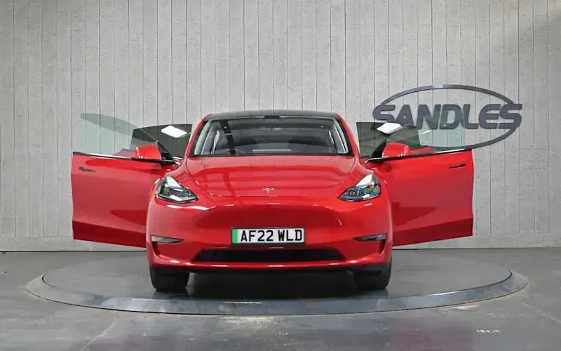 Used Tesla Model Y Long Range AWD 378 kW (514 HP) 2022 Red SUV