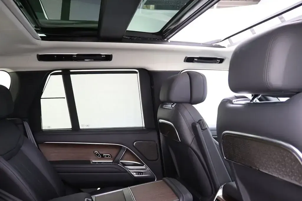 Used Land Rover Range Rover Autobiography 350 HP (257 kW) 2023 Black SUV