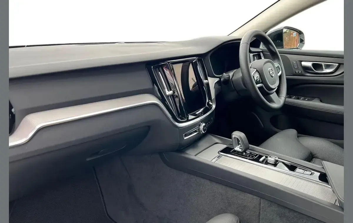Used Volvo V60 Plus 197 HP (144 kW) 2026 Ice white Estate