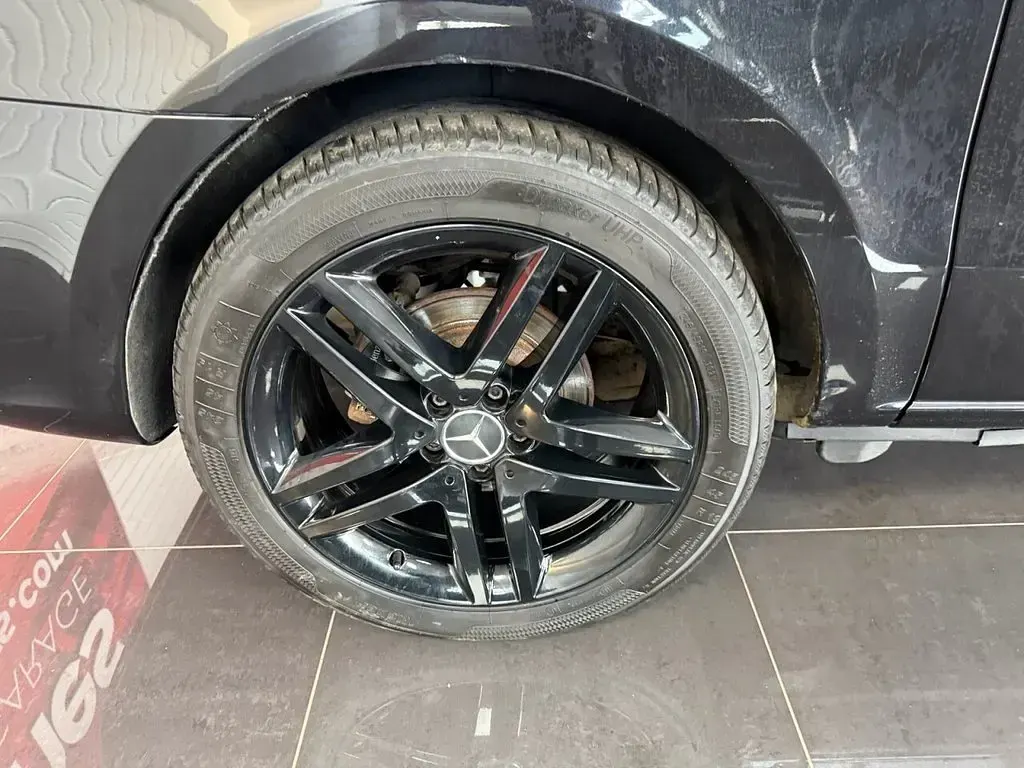 Used Mercedes V220 2015 Black MPV