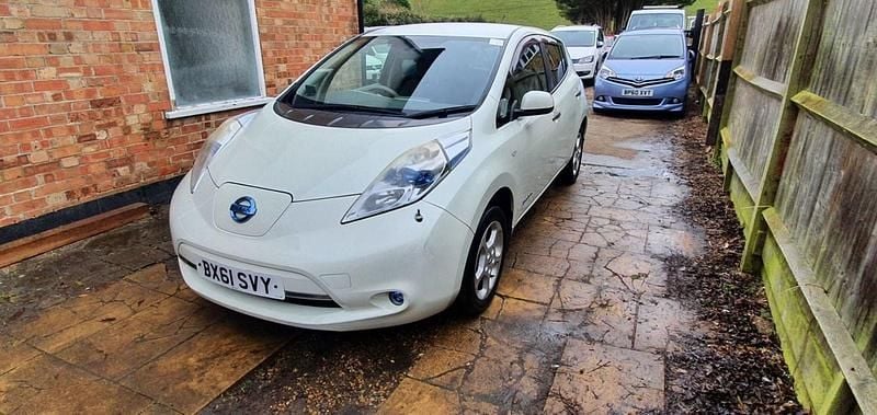 Used Nissan Leaf 80 kW (109 HP) 2011 White Hatchback