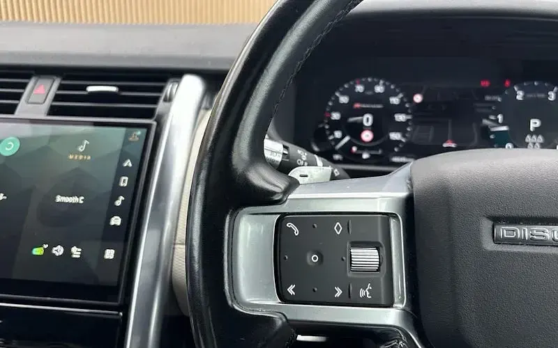 Used Land Rover Discovery SE Dynamic 300 HP (220 kW) 2021 Eiger grey SUV