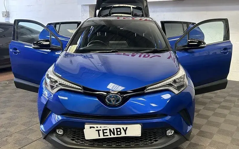 Used Toyota C-HR 122 HP (89 kW) 2019 Blue SUV
