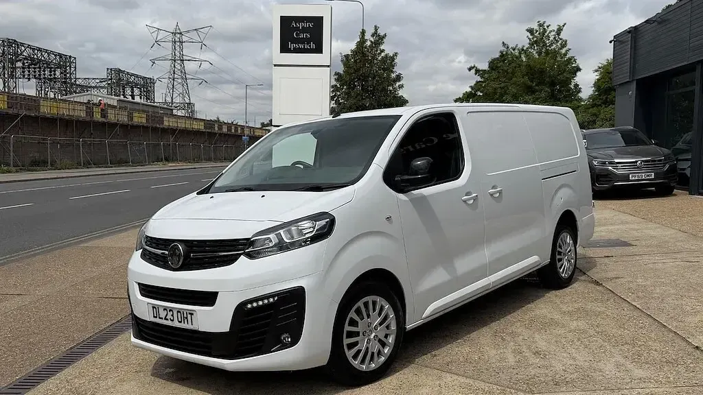 Used Vauxhall Vivaro 100 HP (73 kW) 2023 White MPV