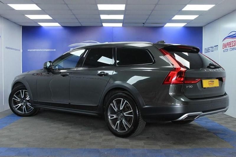Used Volvo V90 CC Pro 190 HP (139 kW) 2017 Grey Estate