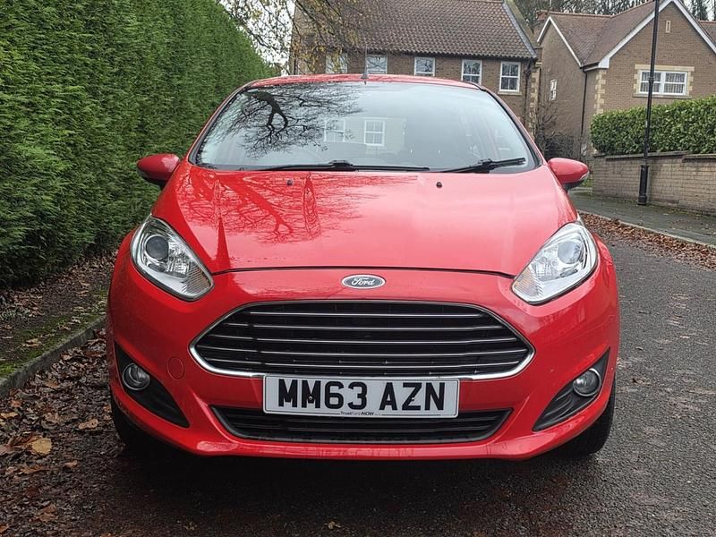 Usado Ford Fiesta Zetec 2014 Vermelho Citadino