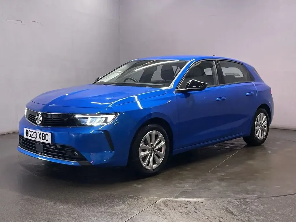 Usado Vauxhall Astra Design Edition 130 CV (95 kW) 2023 Azul Utilitario