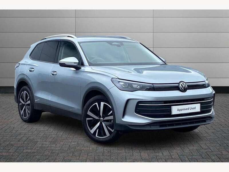 Silver Used 2024 VW Tiguan Match SUV | £30,550 (Expensive) - Image 1/4