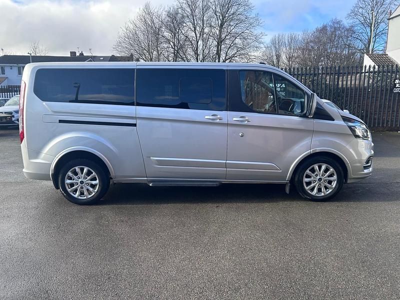 Used Ford Tourneo Titanium 130 HP (95 kW) 2022 Silver MPV