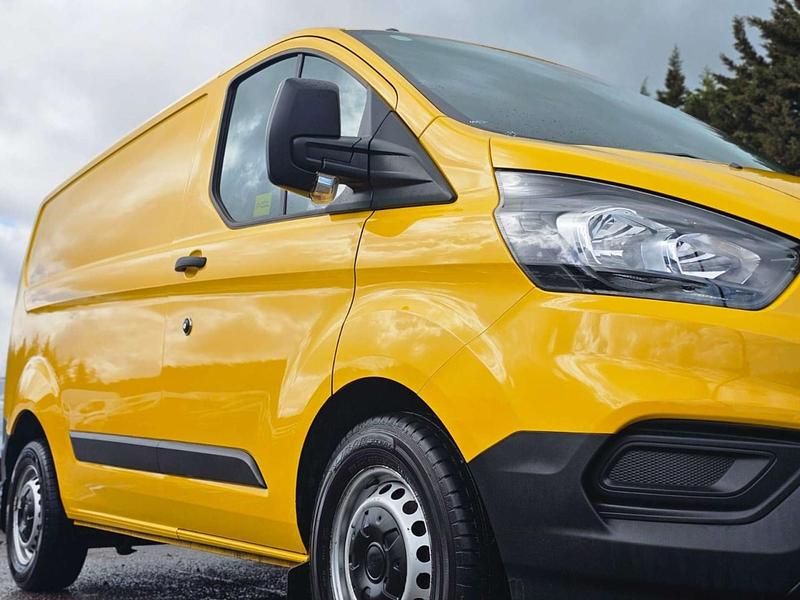 Used Ford Transit Custom 130 HP (95 kW) 2022 Yellow Van