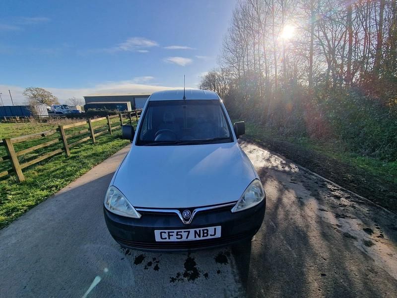 White Used 2007 Vauxhall Combo Van | £2,595 (Fair price) - Image 1/4