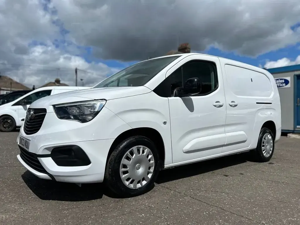 Used Vauxhall Combo 100 HP (73 kW) 2023 White MPV