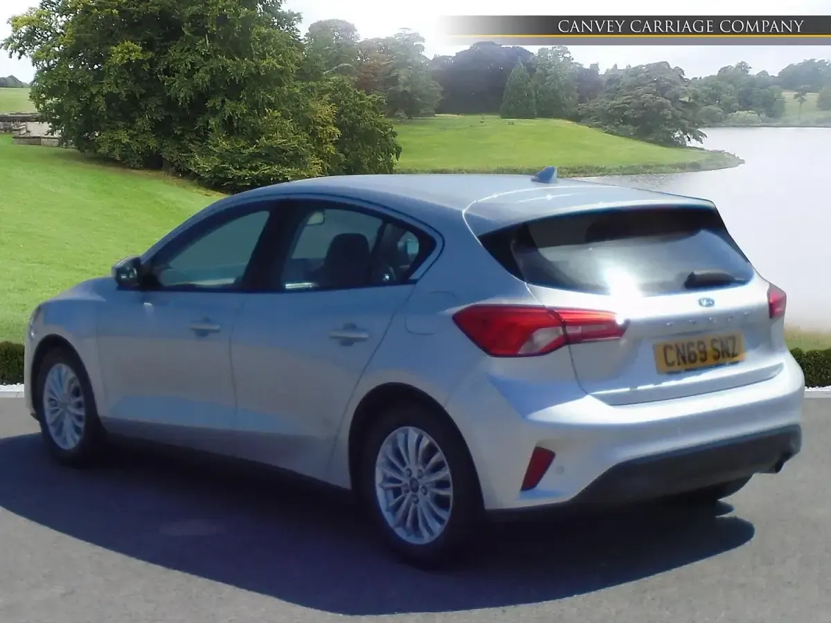 Used Ford Focus Titanium 125 HP (91 kW) 2019 Silver Hatchback