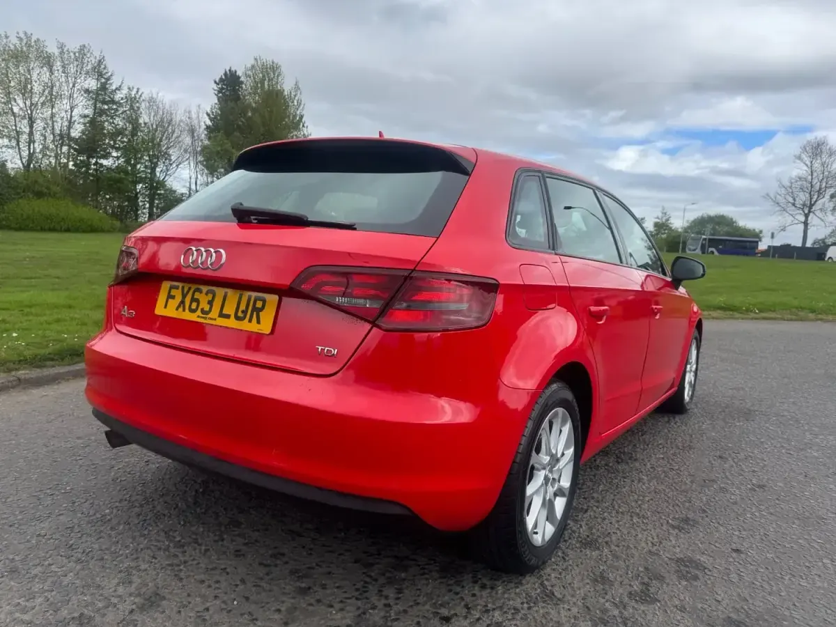 Używany Audi A3 Design 105 KM (77 kW) 2013 Czerwony Hatchback
