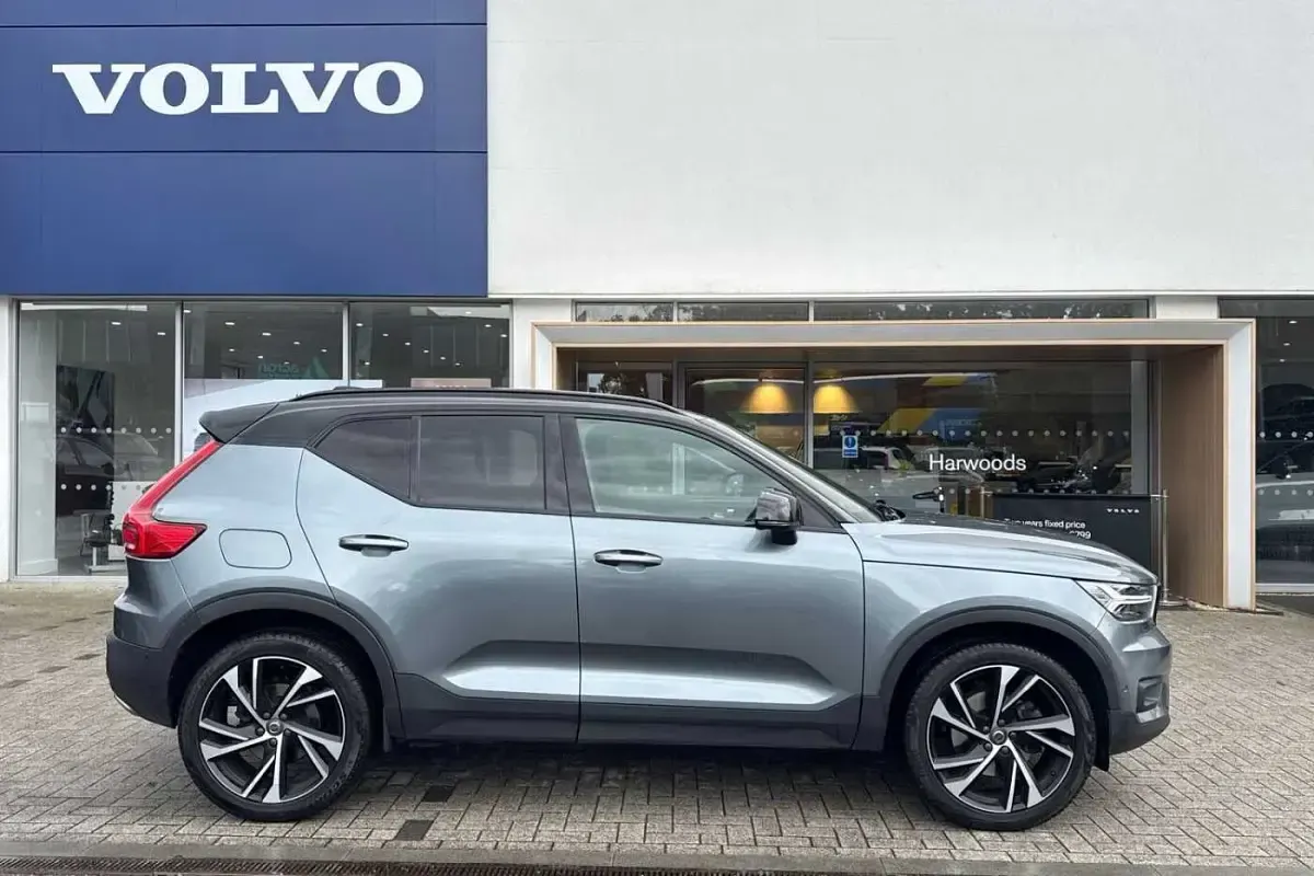 Used Volvo XC40 R-Design 188 HP (138 kW) 2019 SUV