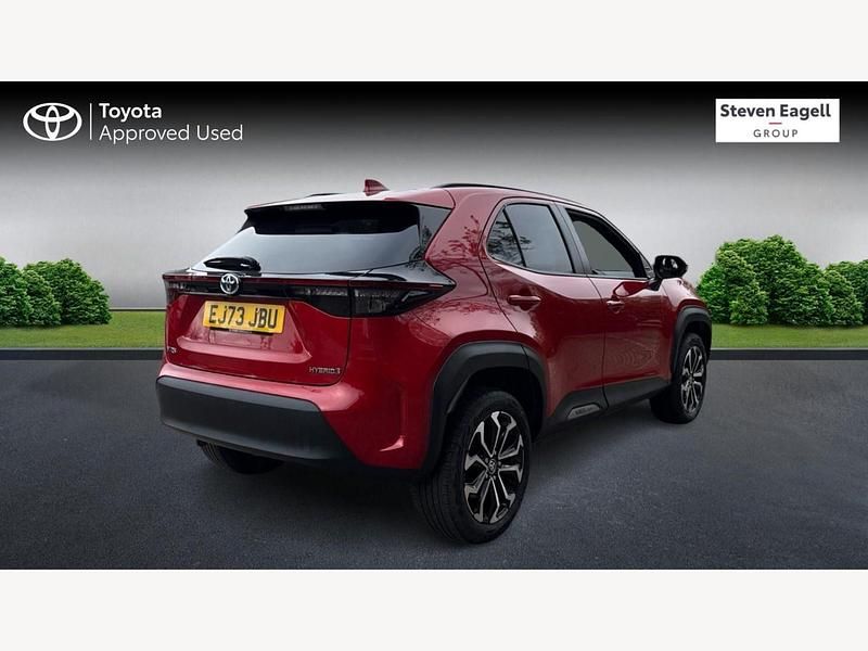 Used Toyota Yaris Hybrid Design 116 HP (85 kW) 2023 Red Hatchback