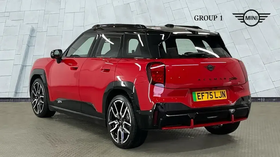 Begagnad Mini Cooper 186 kW (254 HK) 2025 Röd Halvkombi