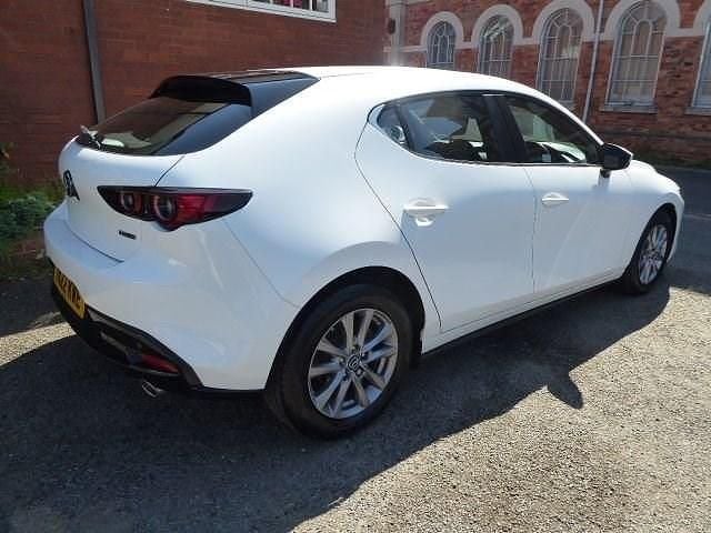 Begagnad Mazda 3 122 HK (89 kW) 2022 Vit Halvkombi