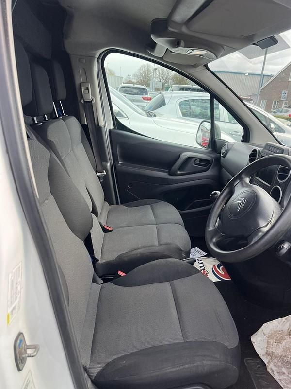 Used Citroën Berlingo 100 HP (73 kW) 2017 White MPV