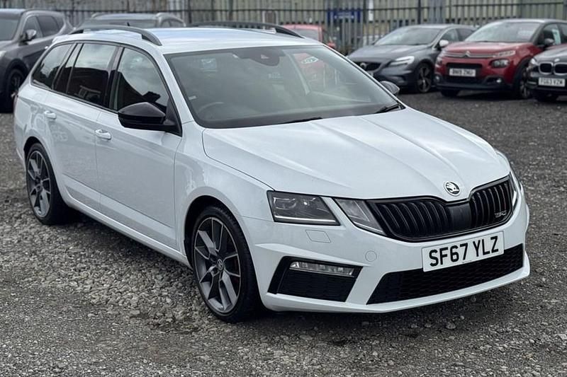 Used Skoda Octavia vRS 184 HP (135 kW) 2017 White Estate