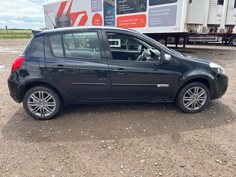 Used Renault Clio IV Dynamique 75 HP (55 kW) 2012 Black Hatchback