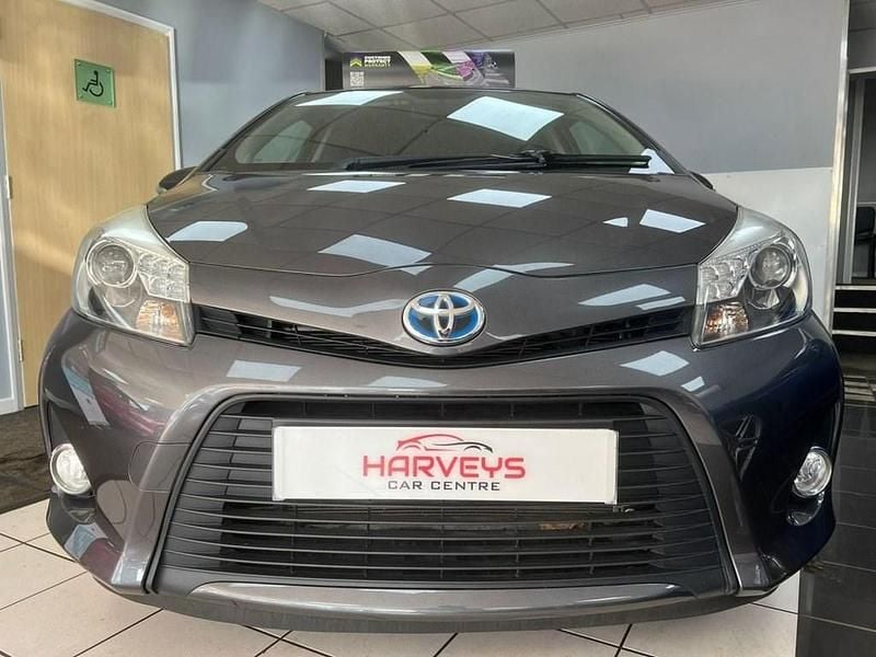 Second-hand Toyota Yaris Hybrid 2014 Gri Hatchback