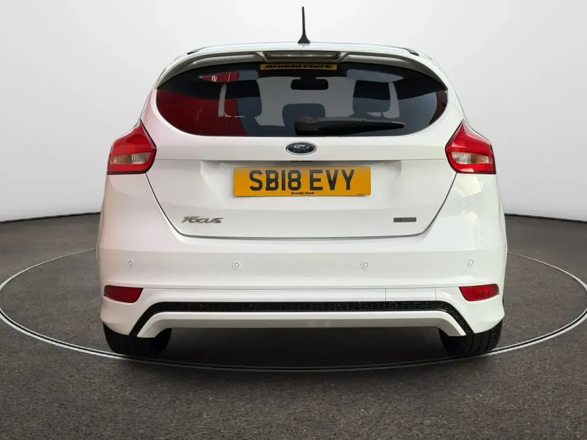 Gebraucht Ford Focus ST-Line X 140 PS (102 kW) 2018 Weiß Kleinwagen
