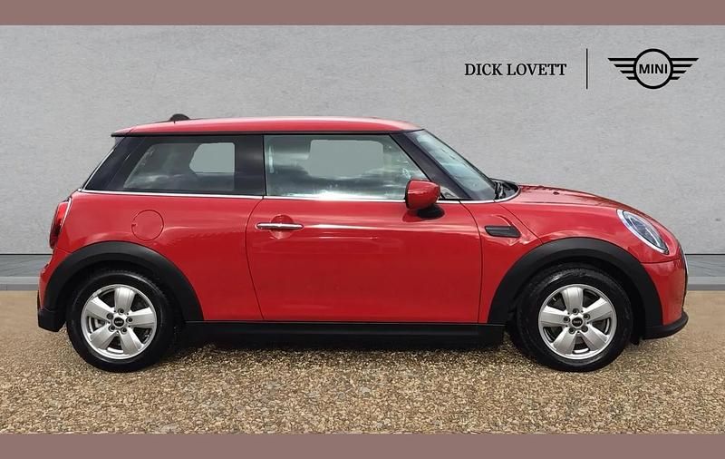 Used Mini Cooper Classic 134 HP (98 kW) 2022 Red Hatchback