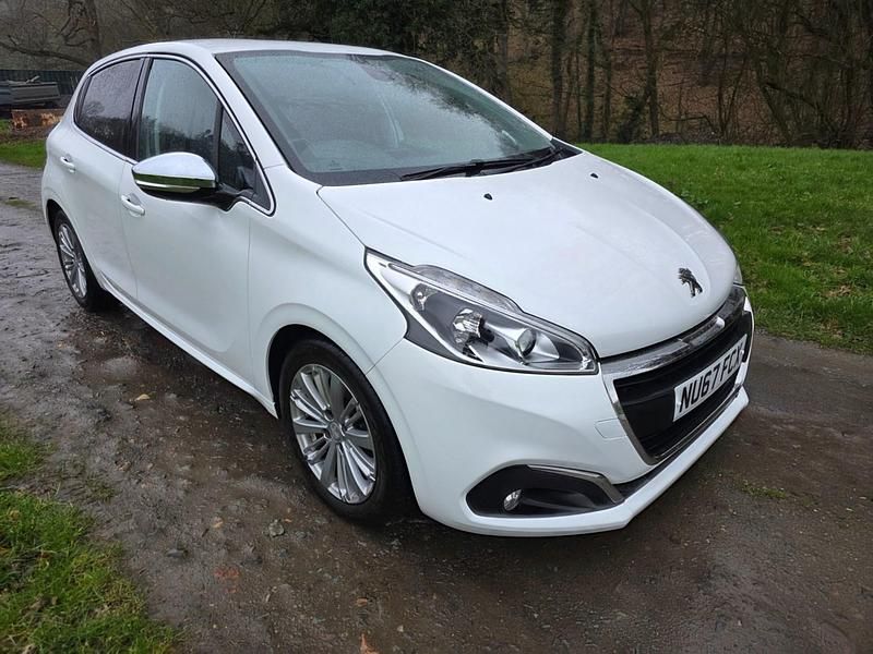 Used Peugeot 208 Allure 2017 White Hatchback