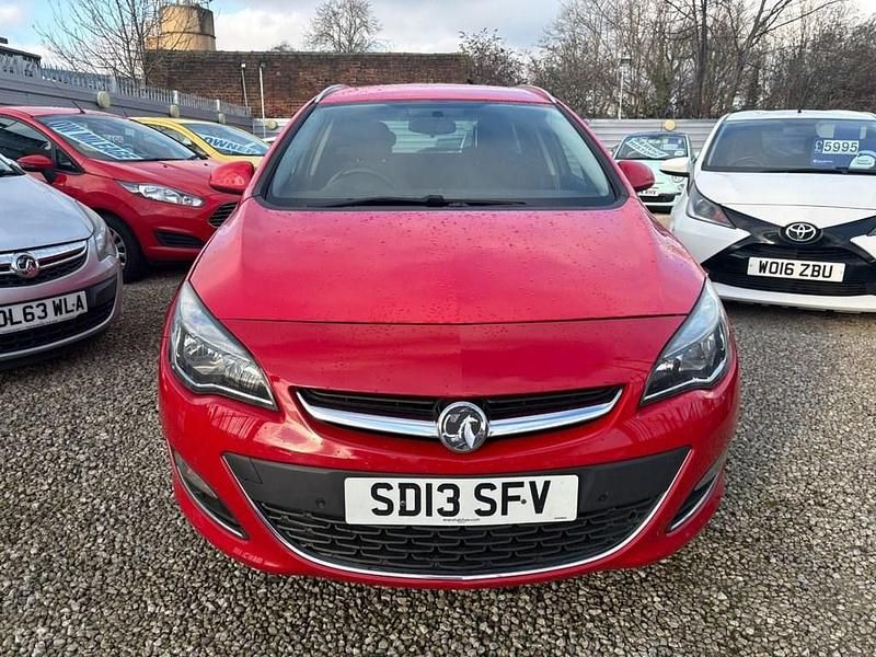 Used Vauxhall Astra SRi 165 HP (121 kW) 2013 Red Estate