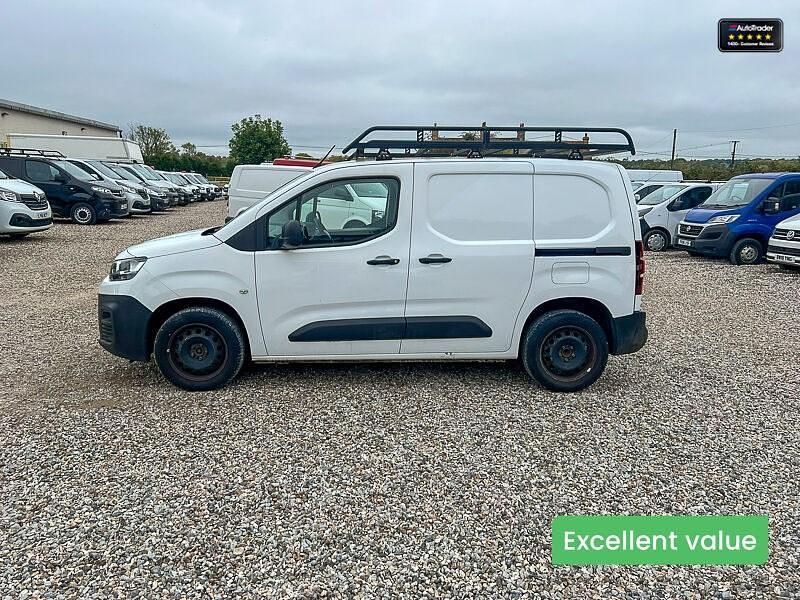 Used Citroën Berlingo PureTech 110 HP (80 kW) 2020 White MPV