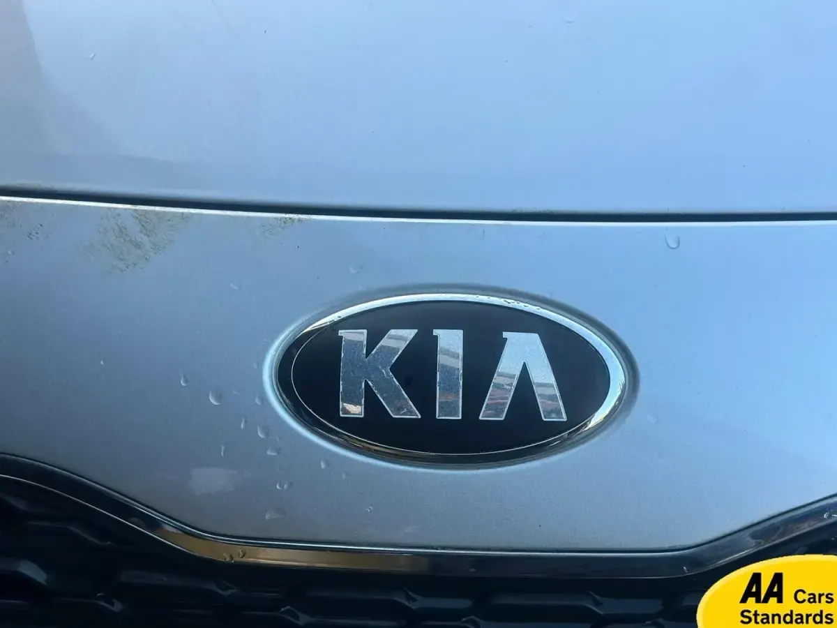 Używany Kia Rio 84 KM (61 kW) 2012 Srebrny Hatchback