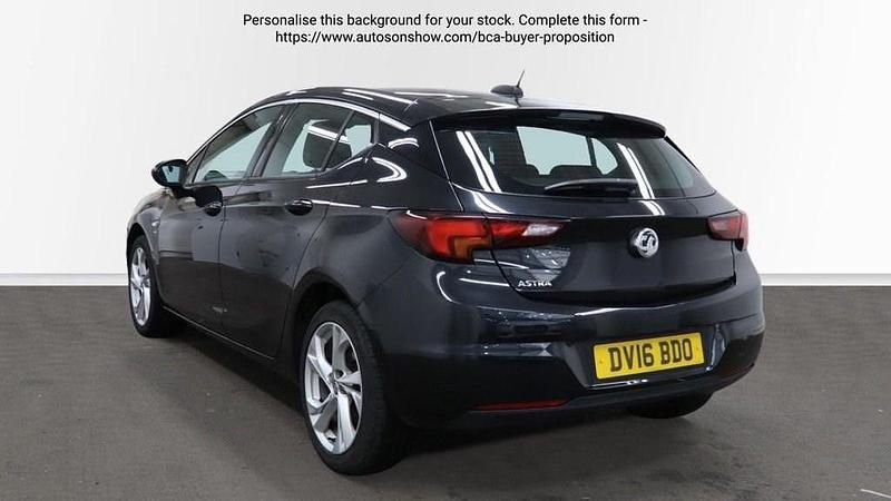 Used Vauxhall Astra SRi 100 HP (73 kW) 2016 Black Hatchback