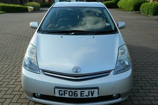 Used Toyota Prius 76 HP (55 kW) 2006 Silver Hatchback