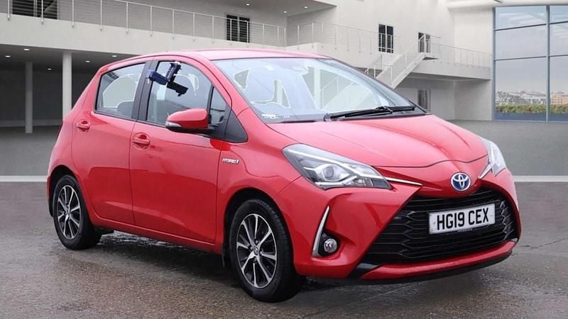 Red Used 2019 Toyota Yaris Hybrid Hatchback | £10,400 (Good price) - Image 1/4