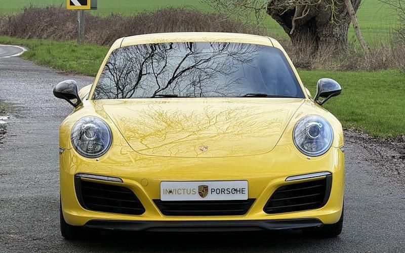 Used Porsche 911 370 HP (272 kW) 2018 Yellow Coupe