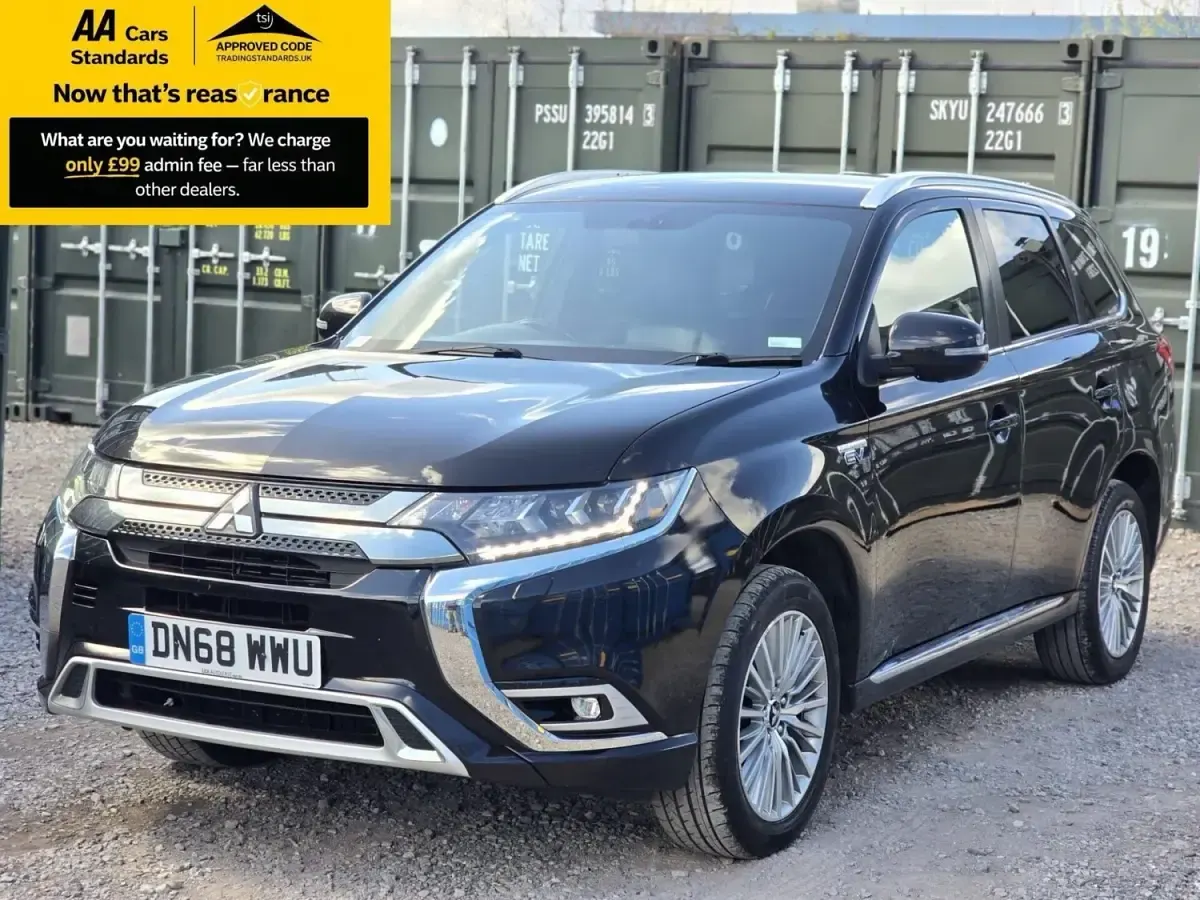 Używany Mitsubishi Outlander P-HEV 2018 Czarny Kombi