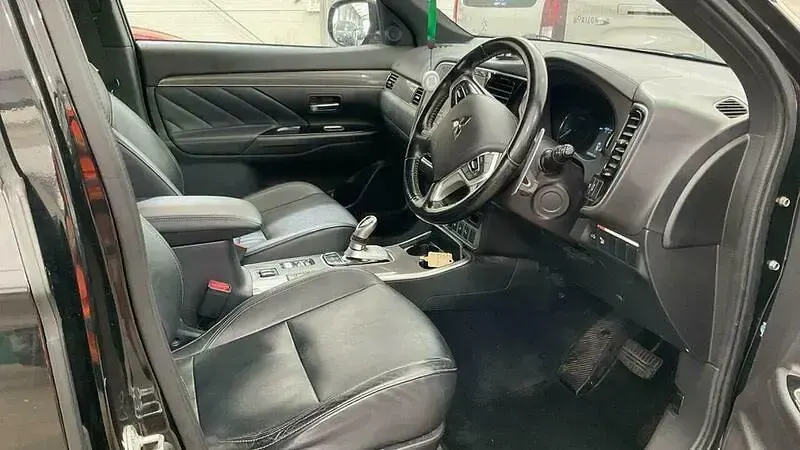 Used Mitsubishi Outlander P-HEV 2018 Black Estate