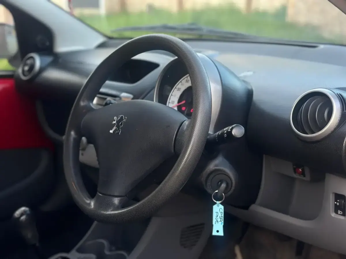 Second-hand Peugeot 107 68 CP (50 kW) 2010 Roșu Hatchback